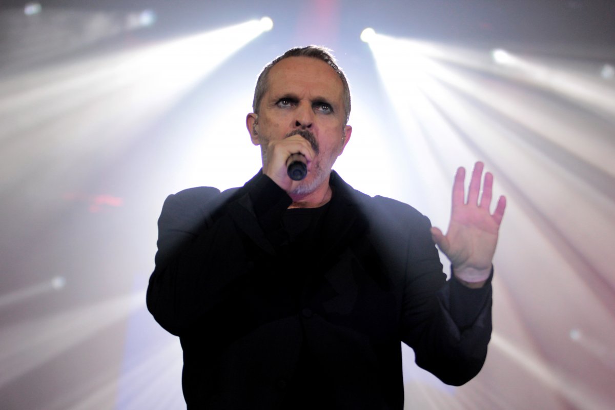 Lo que pagará Miguel Bosé para aliviar ‘culebras’ 2 Lo que pagará Miguel Bosé para aliviar ‘culebras’ El cantante y estrella de la música pop, Miguel Bosé, debido a una millonaria deuda que tiene ante la Hacienda Española, estaría dispuesto a hipotecar uno de sus bienes mas preciados para así librarse de esa culebra que lo atormenta.