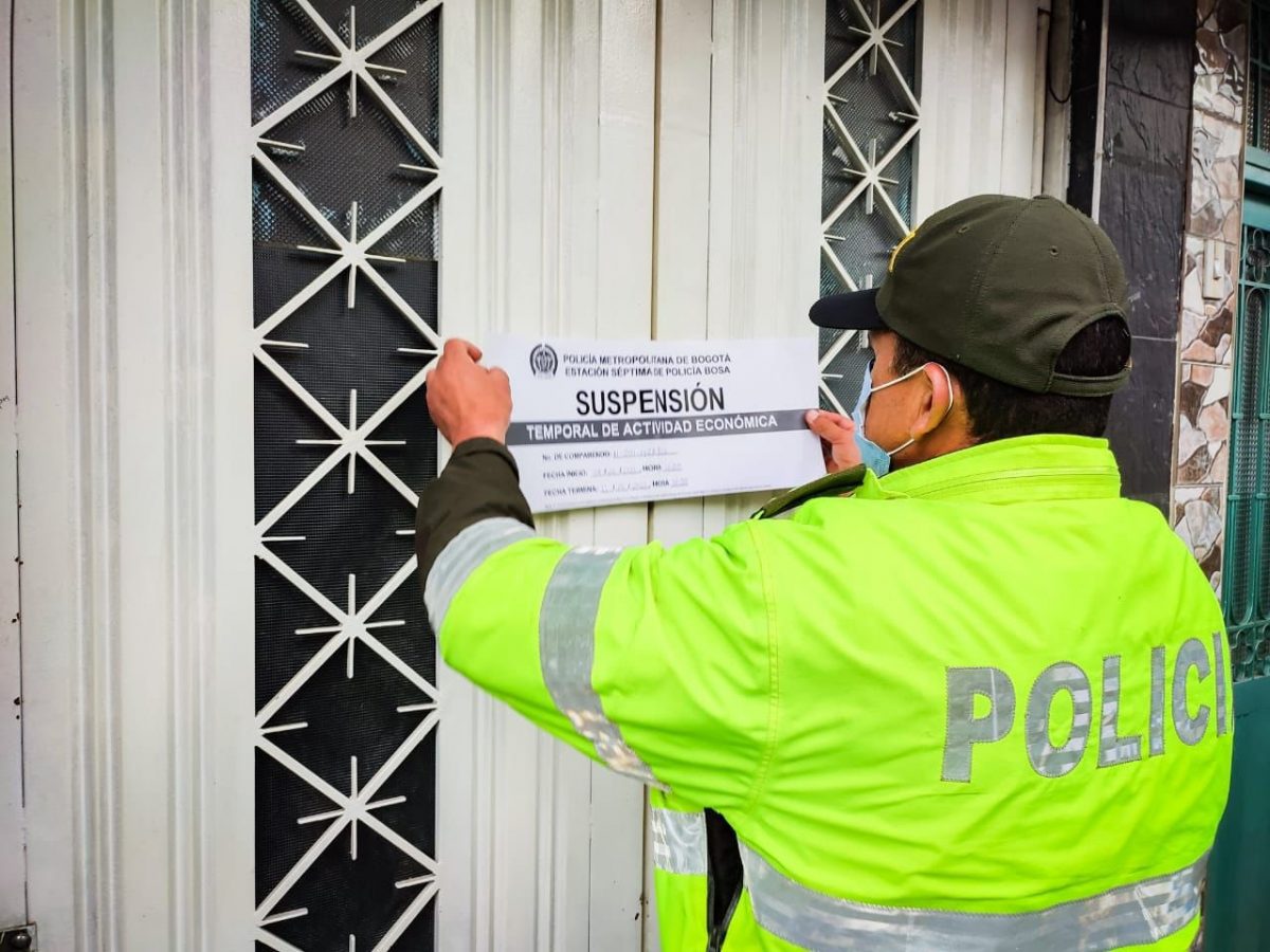 La razón por la que sellaron moteles en Bosa En medio de la estrategia 'Juntos Cuidamos Bogotá', que adelanta la Secretaría de Gobierno junto a los jóvenes del programa ‘Parceros’, en 72 horas se cerraron moteles, parqueaderos y establecimientos de bicicletas y autopartes en la localidad de Bosa, con un total de 13 lugares sellados por no cumplir con las normas para su funcionamiento.
