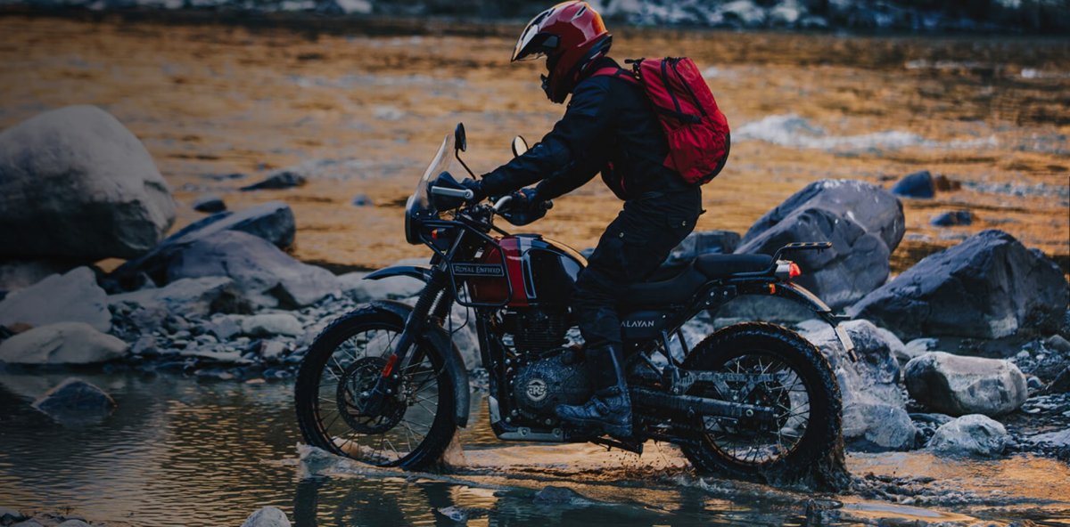 Las motos más baratas para tirar carretera Todo motero sueña en algún momento con tener la suficiente experticia para coger su caballito motorizado e ir en busca de aventuras en las carreteras colombianas. Para lograrlo, hace falta una máquina a prueba de todo. Aunque hay motos más especializadas, hemos decidido hacer un compendio de las motos 200-250 cc más económicas y las cuales, sin ningún tipo de problema, lo llevarán hasta el fin del mundo si hace falta a la mejor velocidad y comodidad.