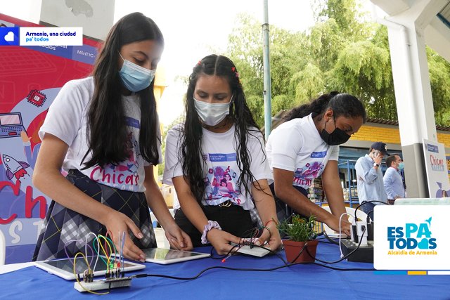 Lanzan 2.855 becas para niñas del país 1 Lanzan 2.855 becas para niñas del país Durante la celebración del Día Mundial de la Mujer en la Ciencia, el Ministerio de las Tecnologías de la Información y la Comunicación (TIC) anunció la apertura del programa ‘Chicas STEAM’ 2022, el cual brindará una experiencia educativa a 2.855 niñas.