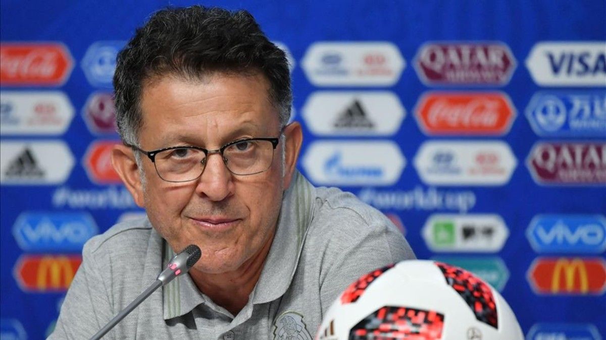 Osorio se le mediría a la Selección aunque no le paguen 2 Osorio se le mediría a la Selección aunque no le paguen En medio de los rumores que rondan entorno a la posible salida del técnico Reinaldo Rueda de la Selección Colombia, han surgido nombres de algunos estrategas que estarían interesados en tomar las riendas de la 'Tricolor', y uno de ellos sería Juan Carlos Osorio.