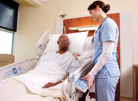 Sobrevivientes de ataques al corazón pueden ser menos propensos al Párkinson 1 Sobrevivientes de ataques al corazón pueden ser menos propensos al Párkinson El parkinsonismo secundario, que presenta síntomas similares a los de la enfermedad de Párkinson, puede ser causado por un accidente cerebrovascular, medicamentos psiquiátricos o cardiovasculares, u otras enfermedades.