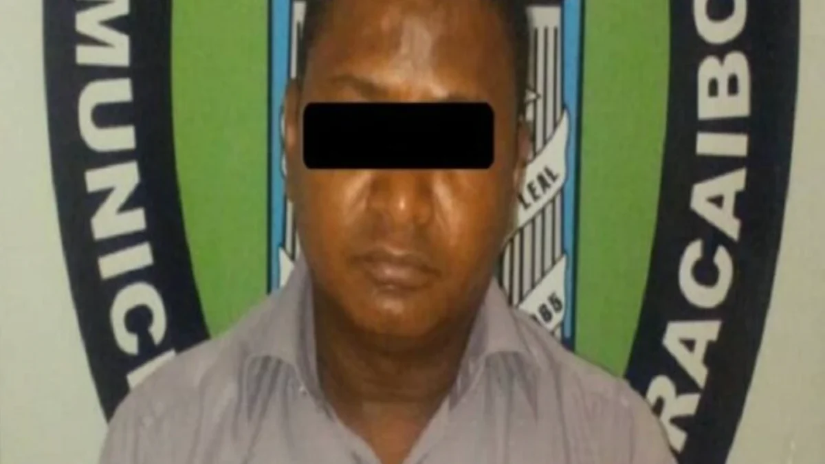 Cae pastor por violar a más de 50 mujeres prometiéndoles "quitar sus demonios" 6 Cae pastor por violar a más de 50 mujeres prometiéndoles "quitar sus demonios" Un pastor evangélico de 45 años fue señalado de abusar de más de 50 mujeres, luego de prometer que les iba a expulsar todos sus demonios. Gracias a la denuncia se logró ser capturado por las autoridades de Maracaibo, en Venezuela.