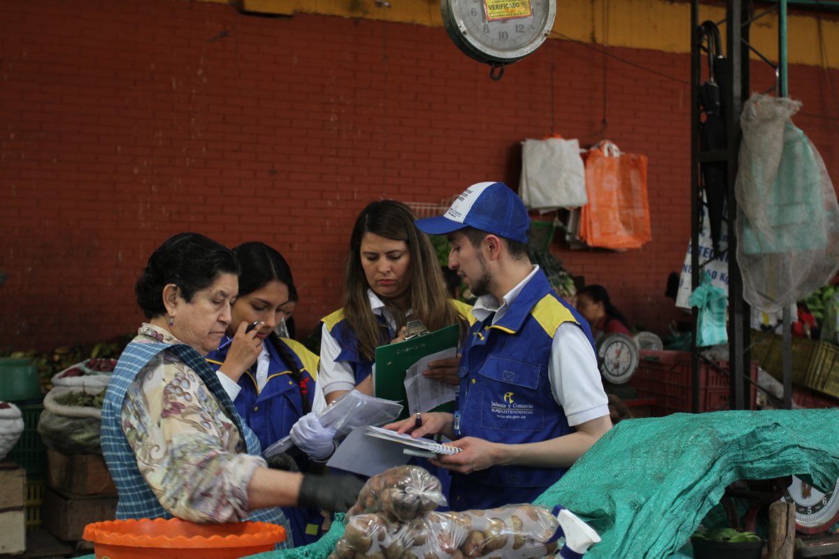 Aproveche estas becas para comerciantes de Bogotá 1 Aproveche estas becas para comerciantes de Bogotá Debido a la pandemia del COVID-19, los comerciantes se vieron obligados a realizar ventas online e incursionar en portales tecnológicos para poder ofrecer sus productos, por eso la importancia de que estos tengan una formación digital que los favorezca.