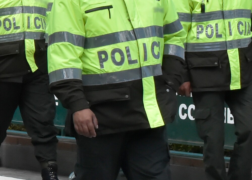 Destituyen a patrullero implicado en agresión a vendedora de tintos en Kennedy 7 Destituyen a patrullero implicado en agresión a vendedora de tintos en Kennedy La Inspección General de la Policía Nacional informó que se aplicaron las medidas correctivas contra los patrulleros implicados en el caso de agresión a una vendedora de tintos, que se presentó el pasado mes de agosto de 2021 en la localidad de Kennedy.