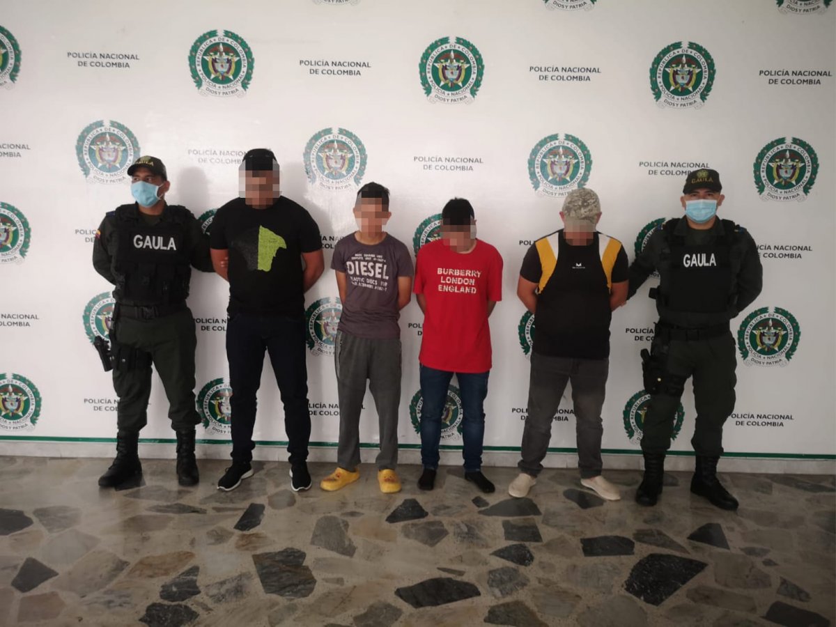 Joven se autosecuestró para extorsionar a su pareja 1 Joven se autosecuestró para extorsionar a su pareja Con esta información se inició la investigación pertinente y la Policía Nacional a través del GAULA Tolima, en coordinación con la Fiscalía General de la Nación, lograron la captura de seis personas que habían participado en dicho secuestro.