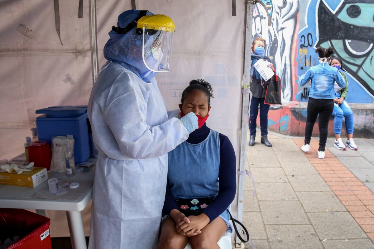 Este viernes Bogotá tuvo el mayor número de personas fallecidas por COVID-19 2 Este viernes Bogotá tuvo el mayor número de personas fallecidas por COVID-19 En el último reporte del Ministerio de Salud, publicado este viernes 4 de febrero, en el país se reportaron 13.390 nuevos casos, 239 personas fallecidas y 19.434 pacientes recuperados del virus.
