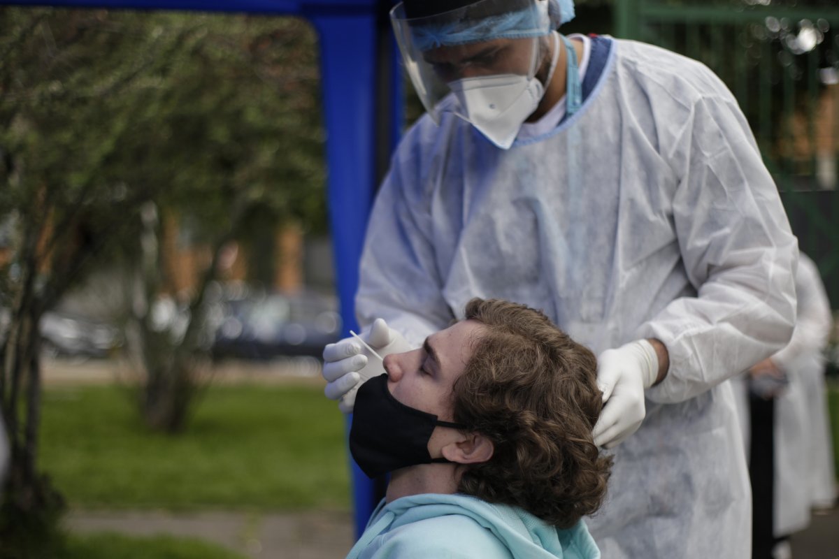 3.568 nuevos casos y 262 fallecidos por COVID-19 1 3.568 nuevos casos y 262 fallecidos por COVID-19 El Ministerio de Salud reportó este jueves 3 de febrero 13.568 nuevos casos, 262 personas fallecidas y 16.254 pacientes recuperados por coronavirus en el país, lo que indica que aumentan casos de fallecidos por COVID-19.