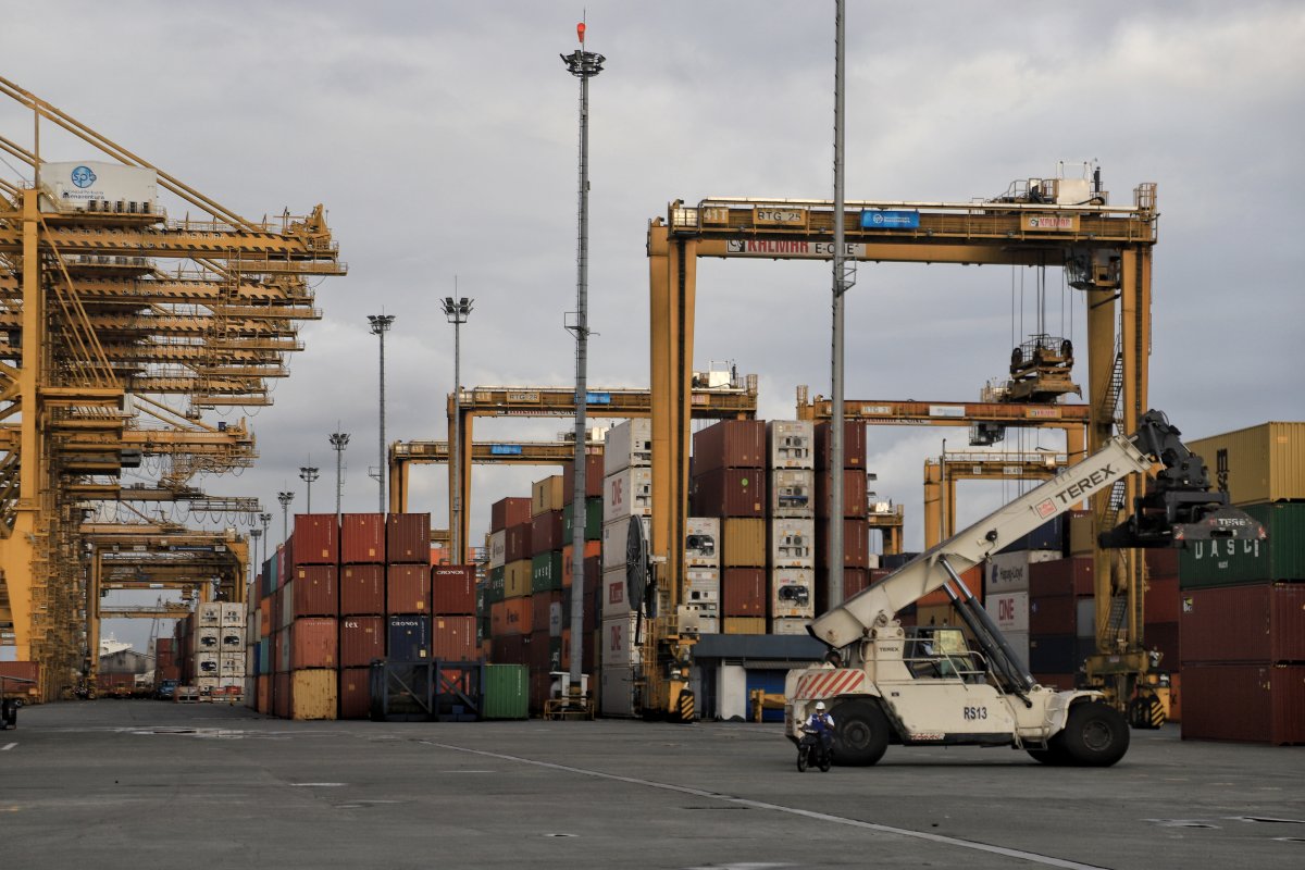 Puertos del Caribe movilizaron el 87,5% de toda la carga nacional en 2021 1 Puertos del Caribe movilizaron el 87,5% de toda la carga nacional en 2021 El año pasado Colombia movilizó 168,6 millones de toneladas por los puertos del país, una cifra que representó una recuperación del 1,4% en el año 2020, pues tras un primer año de pandemia, la cifra de mercancía por estas terminales había totalizado en 166,2 millones de toneladas, según informó la Superintendencia de Transporte en el informe anual del sector portuario.