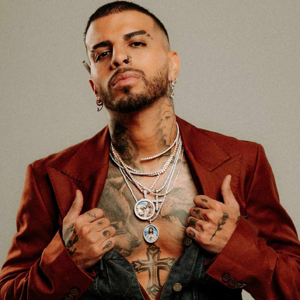 10 curiosidades de Rauw Alejandro 8 10 curiosidades de Rauw Alejandro El reguetonero puertorriqueño Rauw Alejandro es uno de los artistas de lujo de ‘La Liga del Perreo’, evento que se llevará a cabo este sábado en el centro de eventos Green Forest (200 metros después del peaje de la carrera Séptima).
