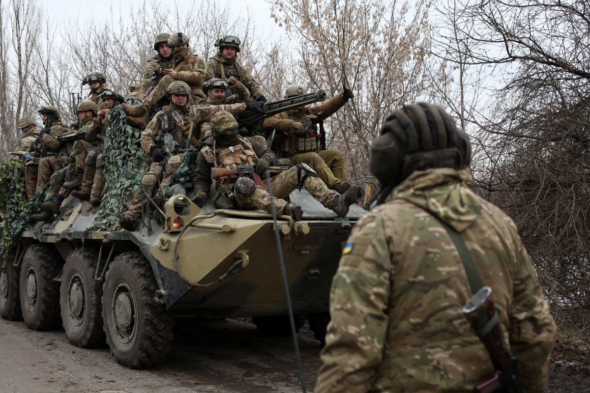 Ucrania confirmó al menos 10 civiles muertos por ataque de Rusia Las autoridades de Ucrania han confirmado este jueves la muerte de cerca de 40 personas, entre ellos diez civiles, a consecuencia de la ofensiva militar lanzada por Rusia contra el país, incluidos cerca de 20 muertos a causa de un bombardeo contra un puesto militar en Odesa.