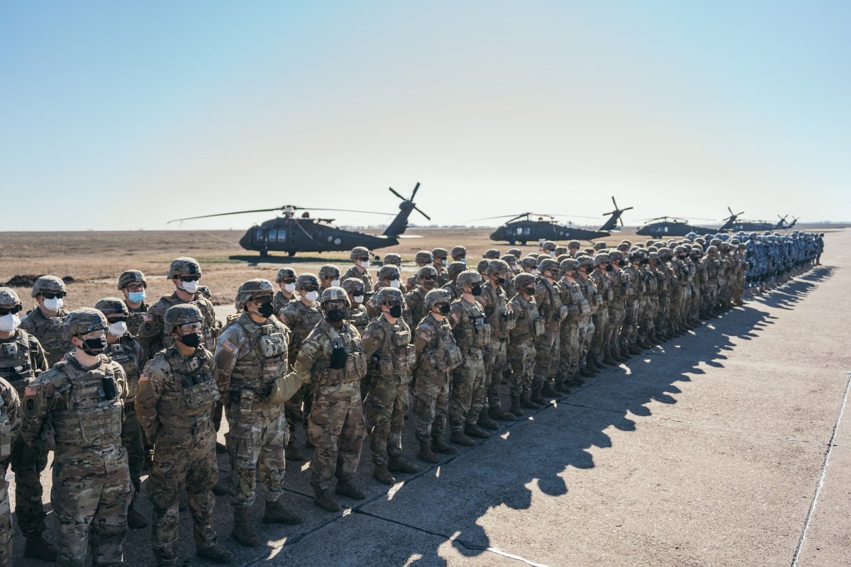 EEUU advierte de que Rusia puede invadir Ucrania en cuestión de días 2 EEUU advierte de que Rusia puede invadir Ucrania en cuestión de días Estados Unidos afirmó el viernes que Rusia puede invadir a Ucrania antes de que finalicen los Juegos Olímpicos el 20 de febrero, reviviendo el fantasma de una guerra en Europa, en una dramática escalada que siguió a una intensa fase diplomática.