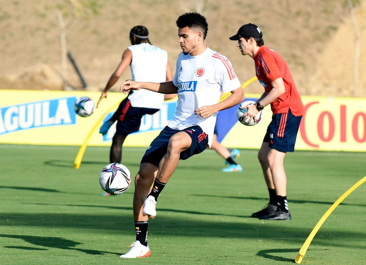 ¡Selección, no hay mañana! Sí o sí tenemos que ganarle hoy a Argentina 3 ¡Selección, no hay mañana! Sí o sí tenemos que ganarle hoy a Argentina A las 6:30 p. m. la 'Tricolor' enfrentará a Argentina en Córdoba, por la fecha 16 de la Eliminatoria.