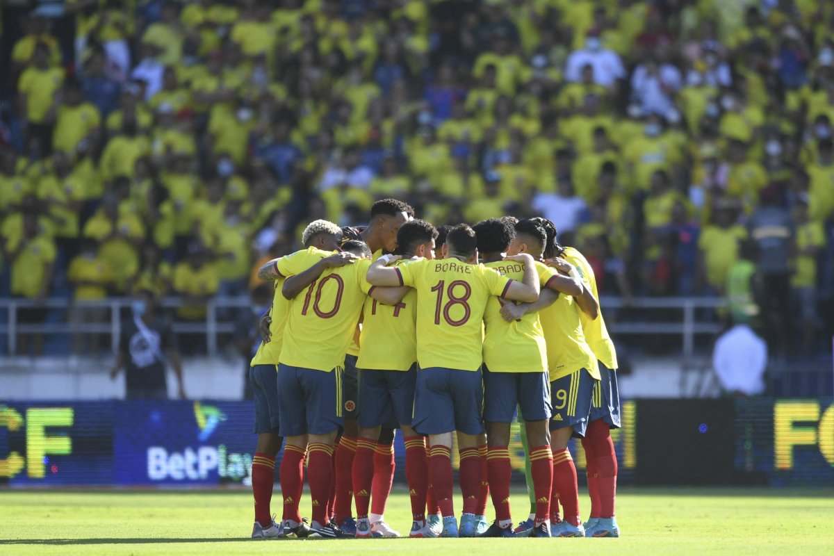 Osorio se le mediría a la Selección aunque no le paguen 1 Osorio se le mediría a la Selección aunque no le paguen En medio de los rumores que rondan entorno a la posible salida del técnico Reinaldo Rueda de la Selección Colombia, han surgido nombres de algunos estrategas que estarían interesados en tomar las riendas de la 'Tricolor', y uno de ellos sería Juan Carlos Osorio.