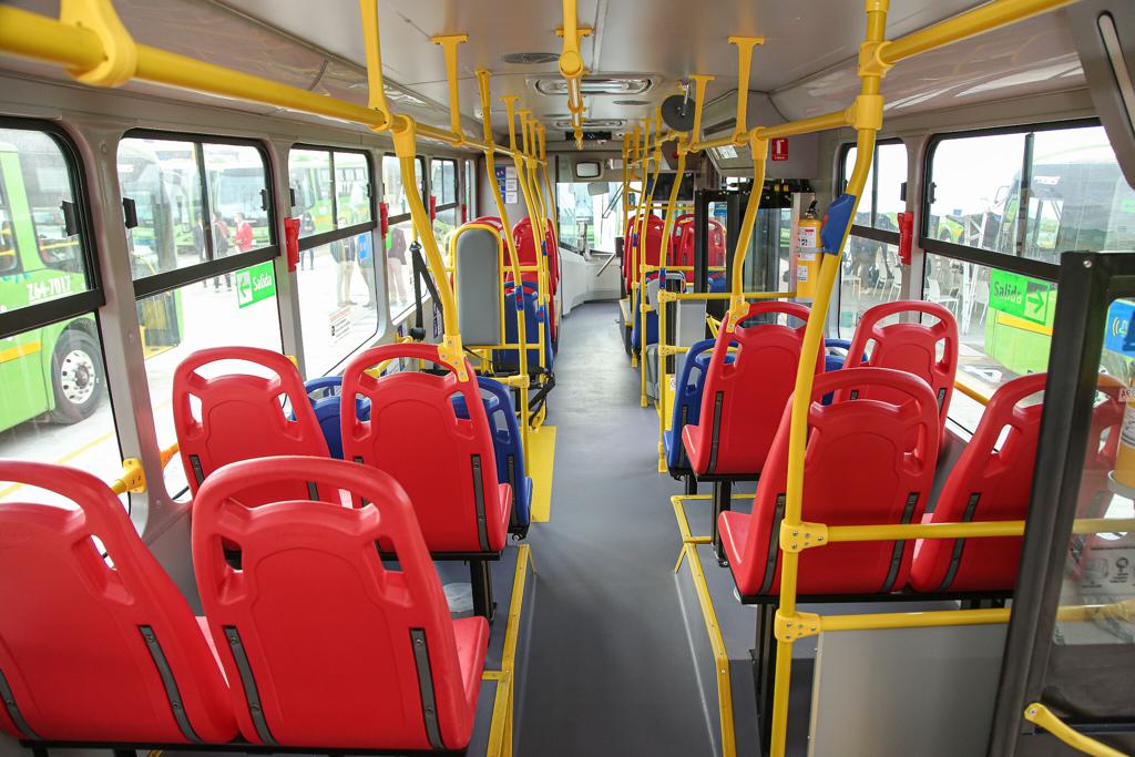 Entran en circulación 172 buses 100% eléctricos en Bogotá 2 Entran en circulación 172 buses 100% eléctricos en Bogotá En la mañana de este lunes, la alcaldía de Bogotá y TransMilenio entregaron 172 nuevos buses 100% eléctricos que harán parte del componente zonal en las localidades de Fontibón, Suba, Chapinero y Rafael Uribe.