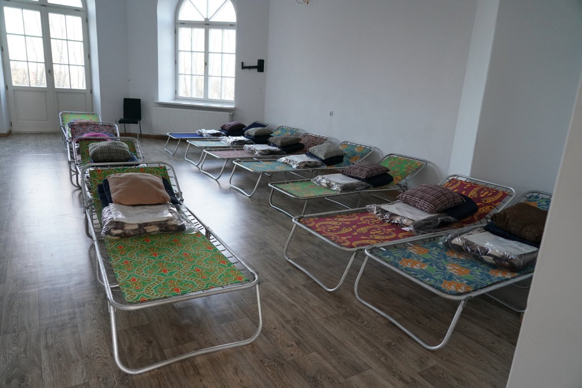 Ucrania anuncia acuerdos para 11 corredores humanitarios para evacuar civiles Las autoridades de Ucrania han anunciado este lunes acuerdos para abrir un total de once corredores humanitarios durante la jornada para la evacuación de civiles, incluido uno desde la ciudad de Mariúpol, cercada desde hace días por las fuerzas rusas.