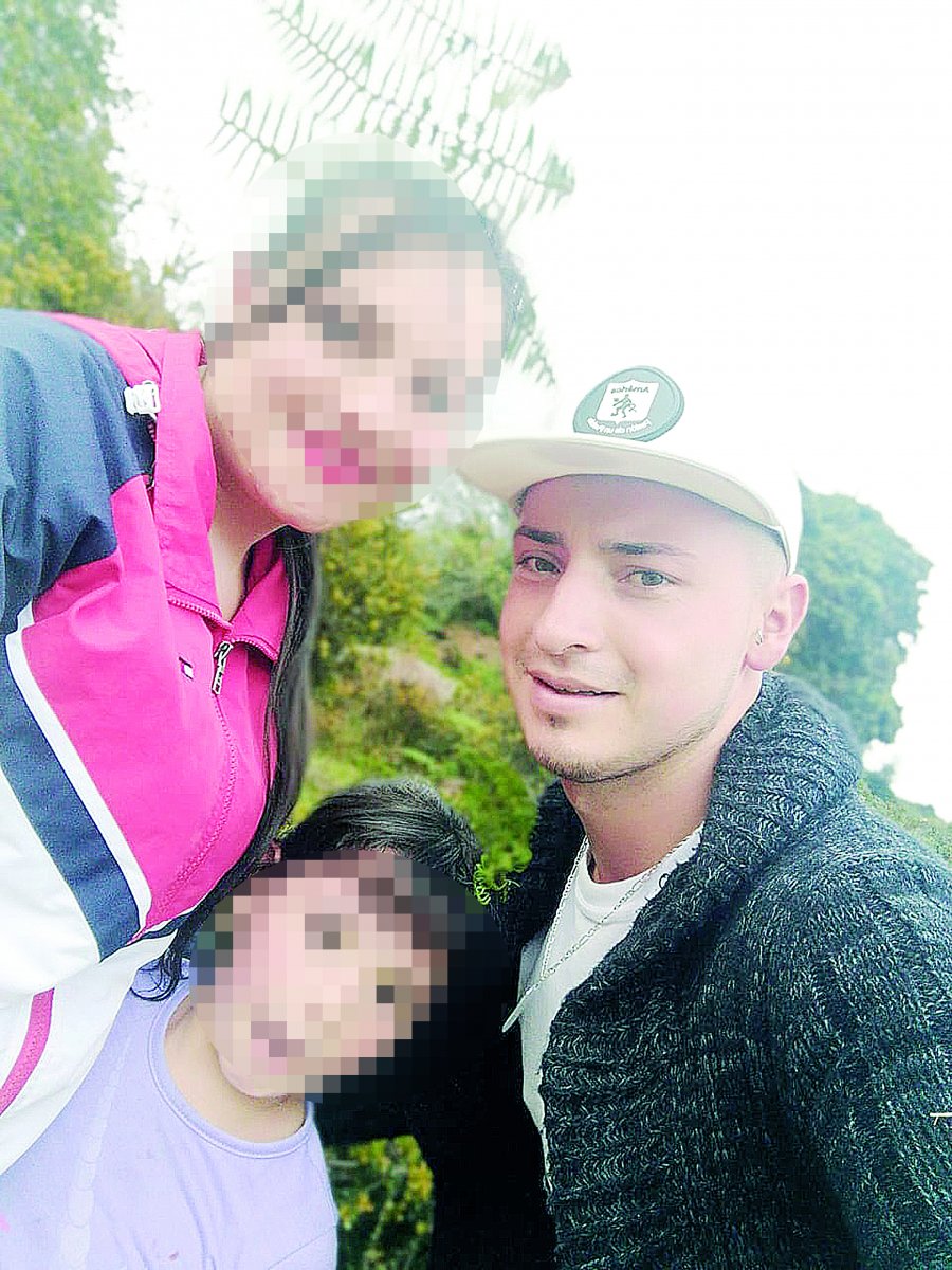 A José Ferney lo asesinó su copiloto en Usaquén 3 A José Ferney lo asesinó su copiloto en Usaquén Dentro de una Toyota color vinotinto con blanco estaba al volante José Ferney Suárez Cortés y a pocos metros suyo -en el asiento del copiloto- permanecía sentado un misterioso sujeto que llevaba escondido en su chaqueta un revólver, el cual usaría después para asesinar al conductor.
