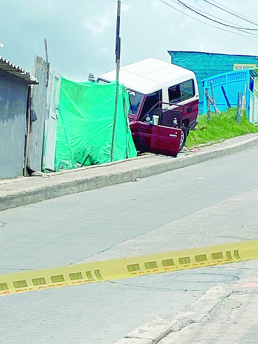 A José Ferney lo asesinó su copiloto en Usaquén 2 A José Ferney lo asesinó su copiloto en Usaquén Dentro de una Toyota color vinotinto con blanco estaba al volante José Ferney Suárez Cortés y a pocos metros suyo -en el asiento del copiloto- permanecía sentado un misterioso sujeto que llevaba escondido en su chaqueta un revólver, el cual usaría después para asesinar al conductor.