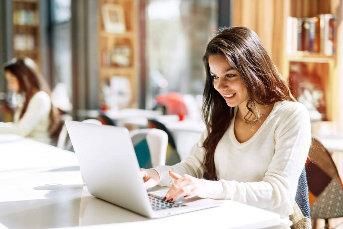 Empresa Chilena ofrece vacantes en tecnología para colombianos Para esta convocatoria hay 65 vacantes disponibles en cargos como: arquitecto de sofware, ingeniero de big data y analítica, desarrollador de back-end, analista de sistemas informáticos, entre otros.
