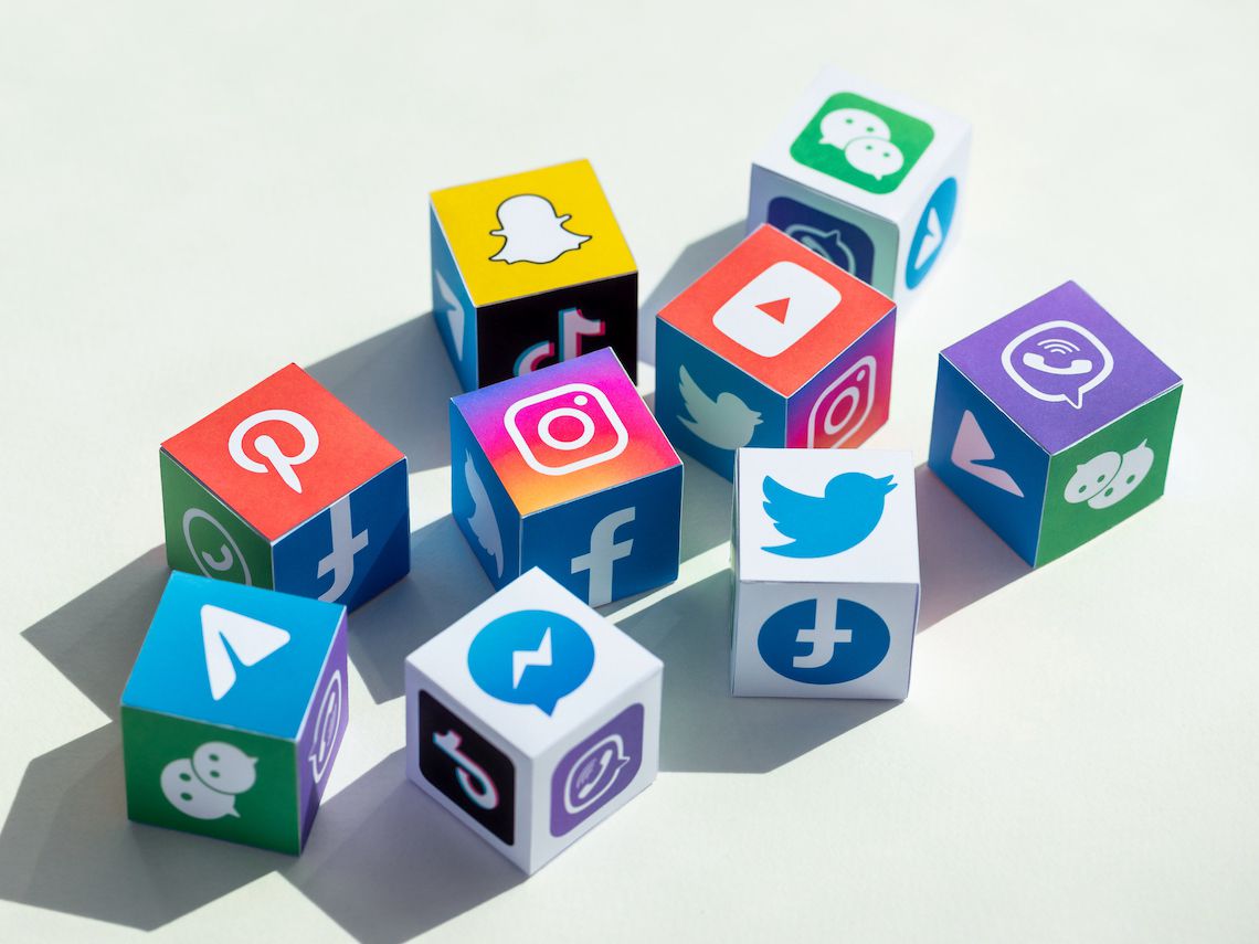 Lo nuevo de YouTube para competir con TikTok y otras redes 3 Lo nuevo de YouTube para competir con TikTok y otras redes YouTube presentó este jueves sus proyectos para 2022, que apuntarán por ejemplo a atraer a su plataforma virtual de videos a los influencers o a impulsar los formatos populares, en el contexto de una batalla cada vez más feroz para retener a los creadores y mantener la atención de los usuarios del ramo.