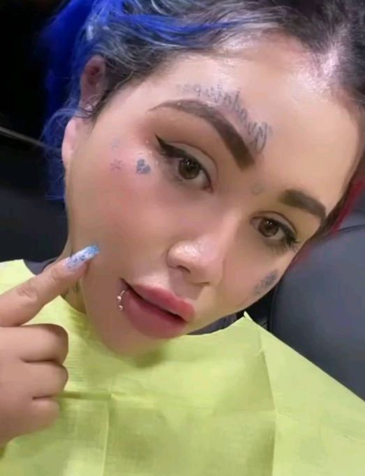 El nuevo tatuaje de Yina Calderón La influenciadora Yina Calderón una vez más da de qué hablar. En las redes sociales la DJ dio a conocer su nuevo tatuaje, con el cual, según ella, se acerca más a ser la nueva 'Barbie colombiana'.