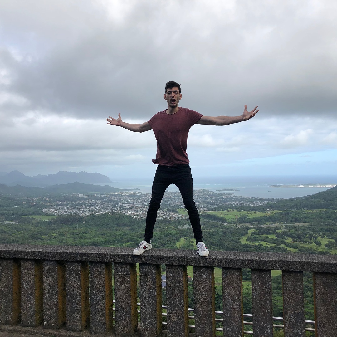 Youtuber robó más de mil 900 millones a sus seguidores En estos tiempos el mundo digital se ha convertido en la puerta para que muchas personas alcancen popularidad y consigan cientos de fans, pero muchas veces la fama es usada para estafar. Tal es el caso del estadounidense Denino, un youtuber que robó más de mil 900 millones a sus seguidores.
