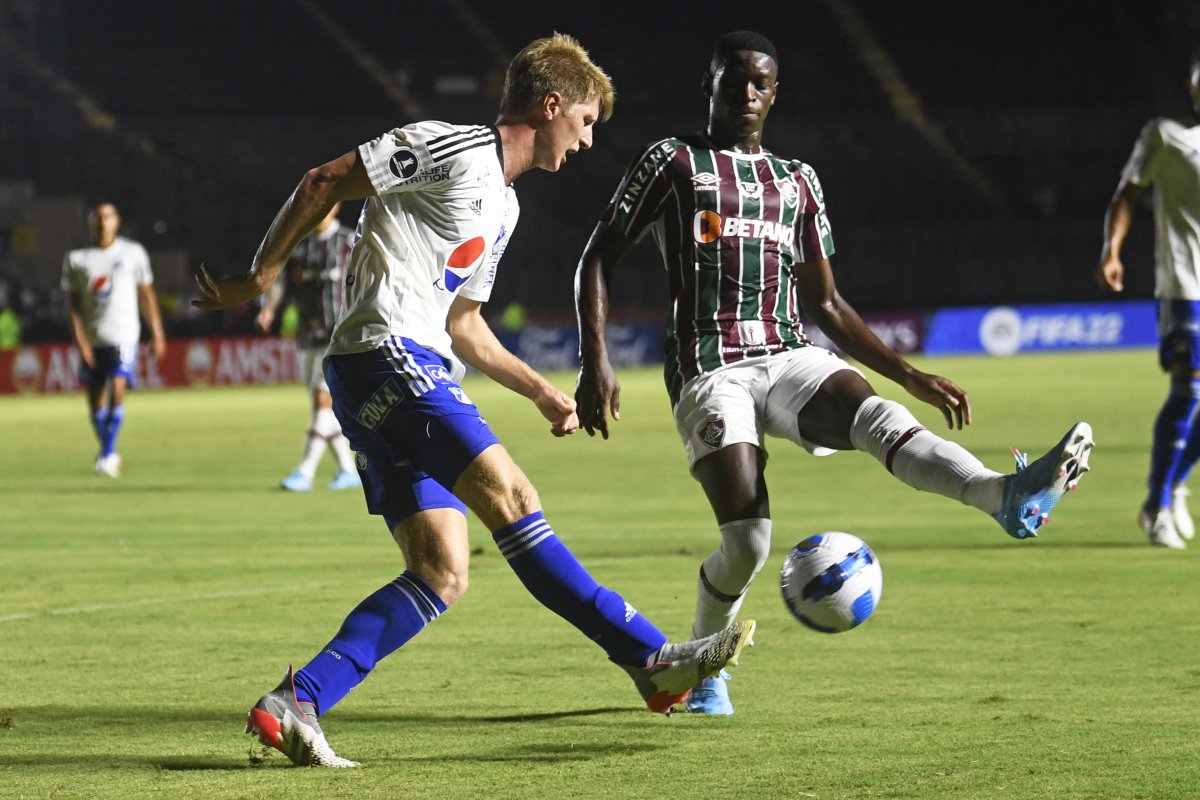 Millonarios, en una semana, quedó por fuera de la Libertadores Millonarios le dijo adiós, prematuramente, a la Copa Libertadores. Este martes, en el estadio Sao Januario de Río de Janeiro (Brasil), el equipo 'Embajador' cayó 2-0 con Fluminense (4-1 en el marcador global) y quedó eliminado de la segunda fase preliminar.