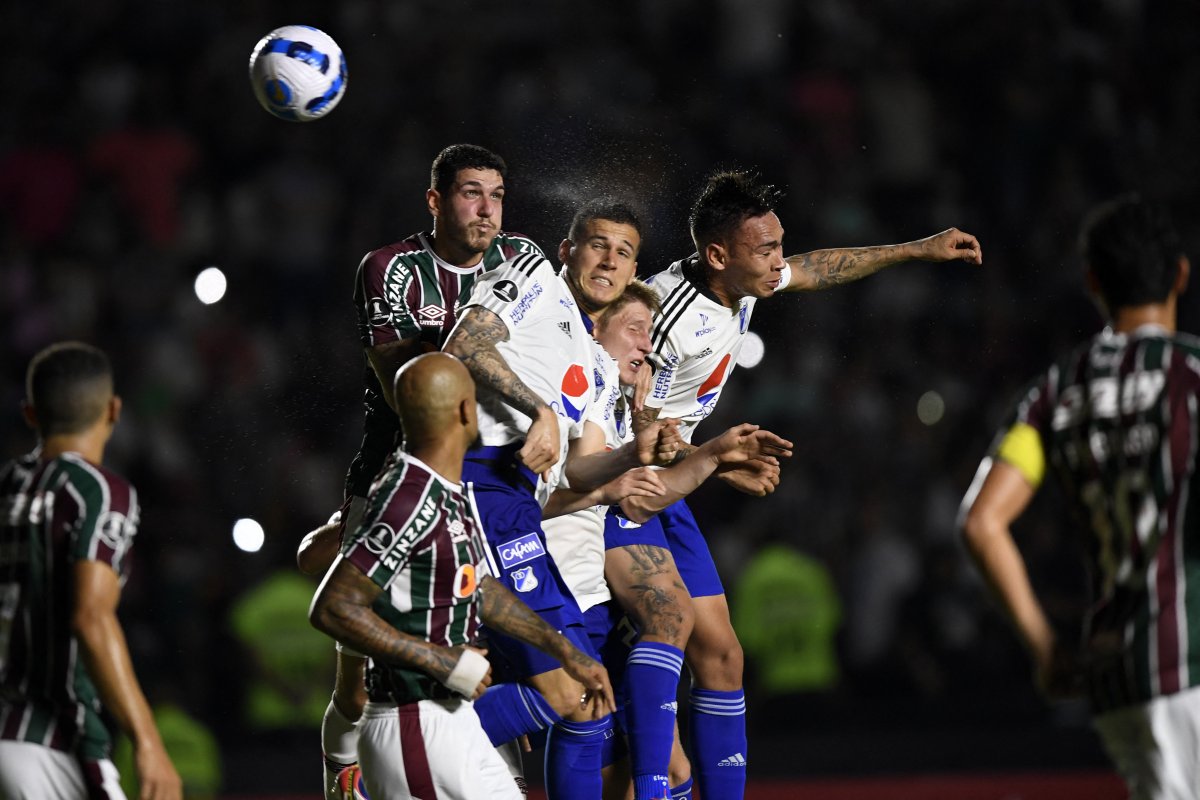 Millonarios, en una semana, quedó por fuera de la Libertadores Millonarios le dijo adiós, prematuramente, a la Copa Libertadores. Este martes, en el estadio Sao Januario de Río de Janeiro (Brasil), el equipo 'Embajador' cayó 2-0 con Fluminense (4-1 en el marcador global) y quedó eliminado de la segunda fase preliminar.