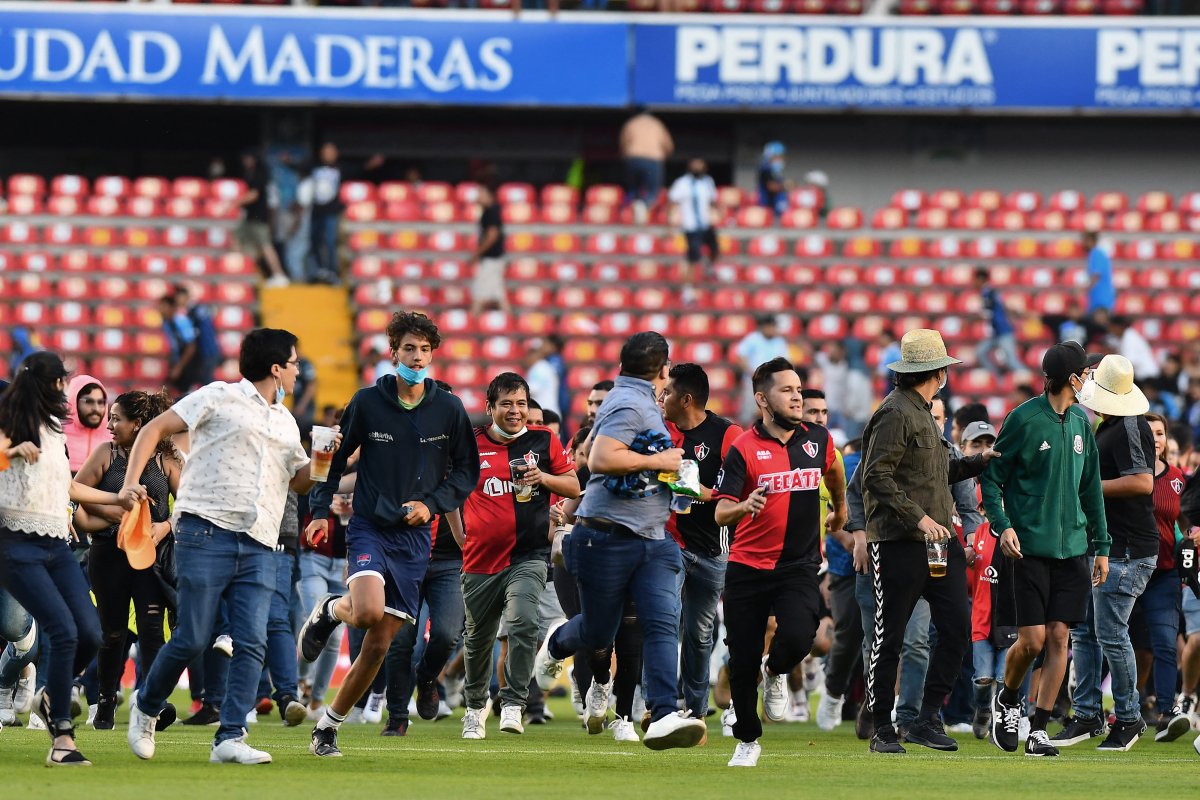 Tragedia en México: 26 heridos en partido Querétaro Vs. Atlas 1 Tragedia en México: 26 heridos en partido Querétaro Vs. Atlas Un grave hecho de violencia en un partido de fútbol en México que jugaban los clubes Querétaro y Atlas, la noche del sábado, ha dejado 26 personas heridas hasta el momento y ningún fallecido, dijo este domingo el gobernador del central estado de Querétaro, Mauricio Kuri.
