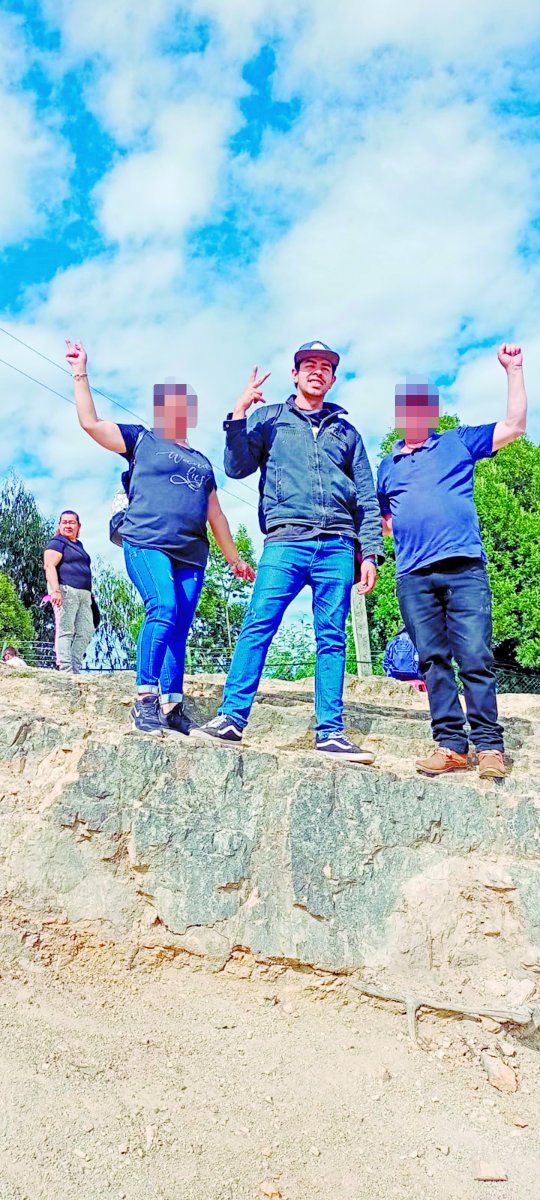 Familiares esperan dar su último adiós a Jhoan Con un nudo en la garganta y el corazón hecho pedazos, los familiares de Jhoan Esteban Riveros López (de 30 años), un líder social de la localidad de San Cristóbal, esperan poder repatriar su cadáver para darle el último adiós tras su trágica muerte en Perú, este fin de semana.