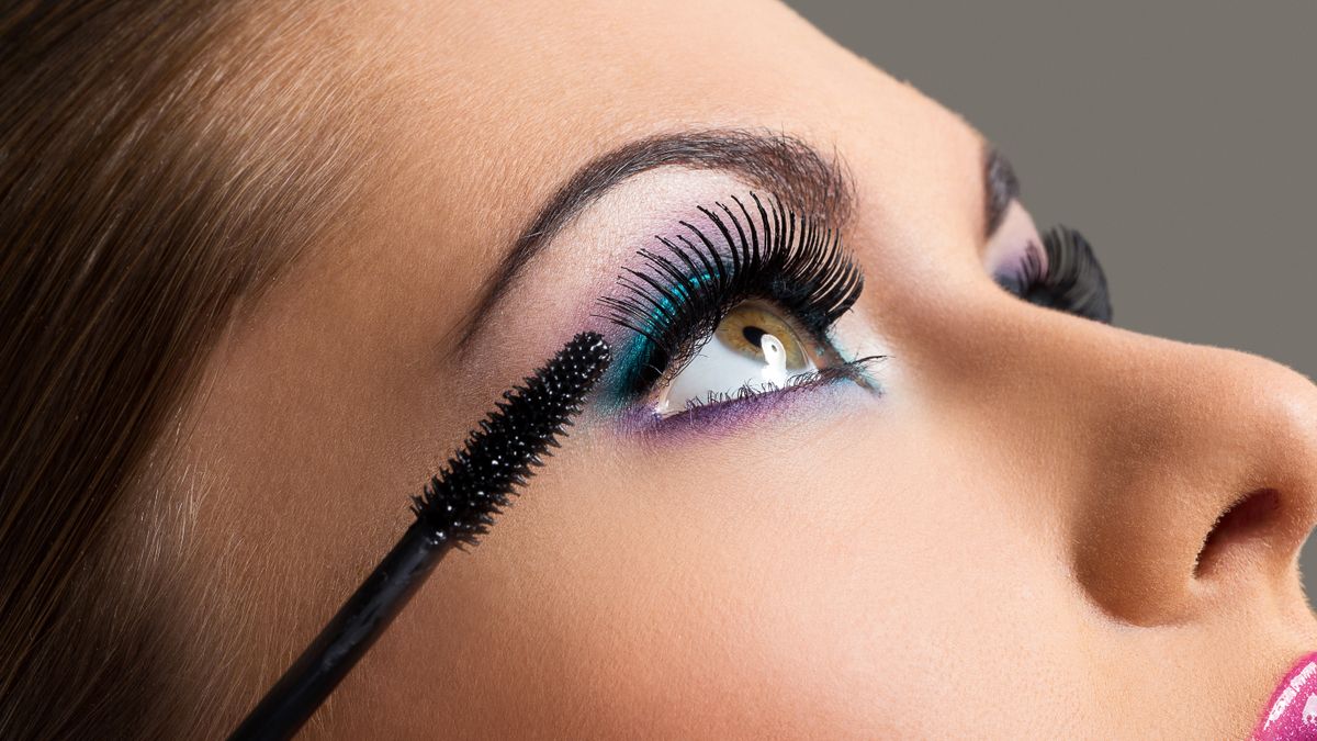 El maquillaje que se puso de moda por esta serie... 3 El maquillaje que se puso de moda por esta serie... De moda, la exitosa producción, que se convirtió en lo más visto de la plataforma HBO Max, dejó mucho, pero sin duda lo más top y que muchas quieren hacerse es el maquillaje de las protagonistas.