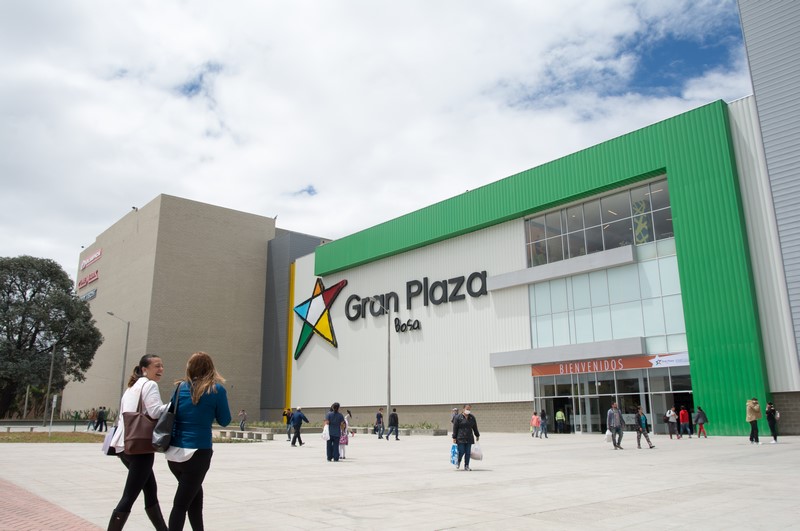 ¡Grave denuncia! Menor fue abusado en centro comercial de Bosa 2 ¡Grave denuncia! Menor fue abusado en centro comercial de Bosa Un estremecedor caso de abuso sexual contra un menor de edad en Bogotá se dio a conocer en las últimas horas. La encargada de denunciar el infame hecho fue la mamá de la víctima, quien dio a conocer que la situación ocurrió en un centro comercial de Bosa.
