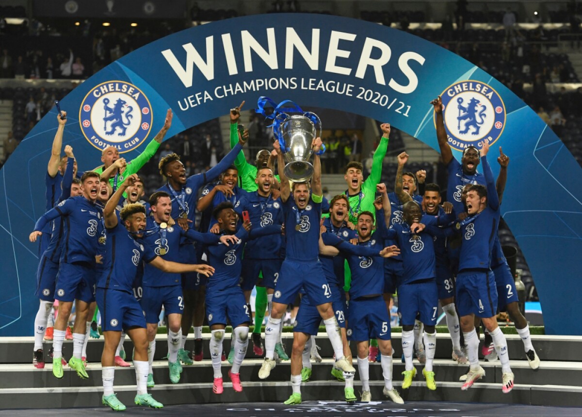 El dueño del Chelsea venderá el club La época dorada el Chelsea podría llegar a a su fin. Su dueño, el empresario ruso Roman Abramovich, anunció este miércoles que venderá el club inglés, tras ser señalado de tener vínculos con el presidente de su país, Vladimir Putin, quien ordenó la invasión a territorio ucraniano.