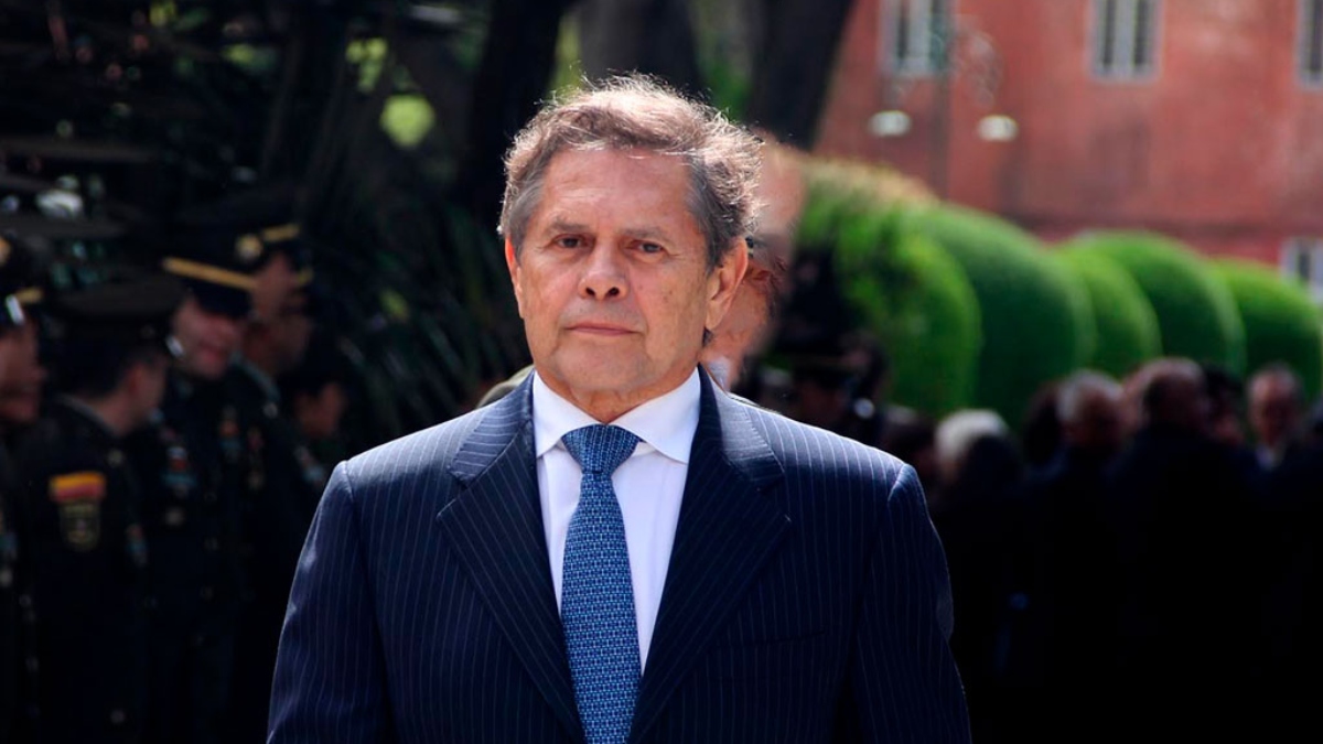 Mattos: condenado a 9 años y 5 meses por soborno Con la cabeza agachada en señal de incredulidad, el empresario Carlos Mattos fue condenado ante el Juzgado 30 de Conocimiento de Bogotá a nueve años y cinco meses de prisión (113 meses), por haber sobornado al exjuez Reinaldo Huertas.