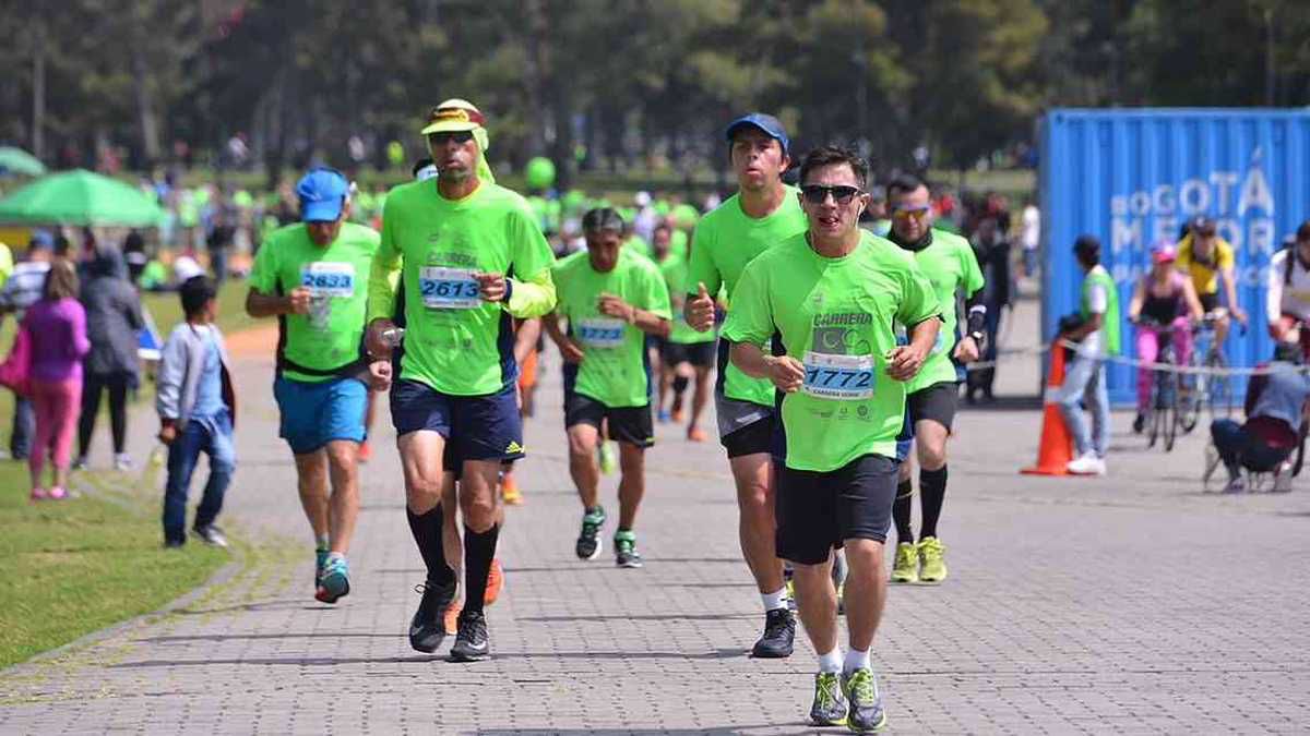 ¡Ojo a los cierres viales que habrá mañana por la Carrera Verde Bogotá! El próximo 3 de abril 4.000 atletas profesionales y aficionados participarán en la Carrera Verde de Bogotá, la cual tendrá inició en el Parque Metropolitano Simón Bolívar en su séptima edición. Por esta razón, póngale cuidado a los cierres y desvíos viales que se van a presentar en Bogotá por la realización de este evento deportivo.