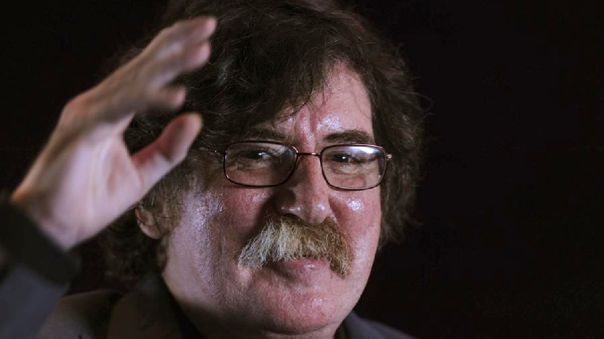 Charly García, hospitalizado por accidente casero 4 Charly García, hospitalizado por accidente casero La figura argentina y artista insignia del rock en español, Charly García, se encuentra hospitalizado en Buenos Aires con pronóstico reservado tras sufrir una fuerte quemadura en su pierna izquierda. El incidente, al parecer, se habría originado por un accidente doméstico.