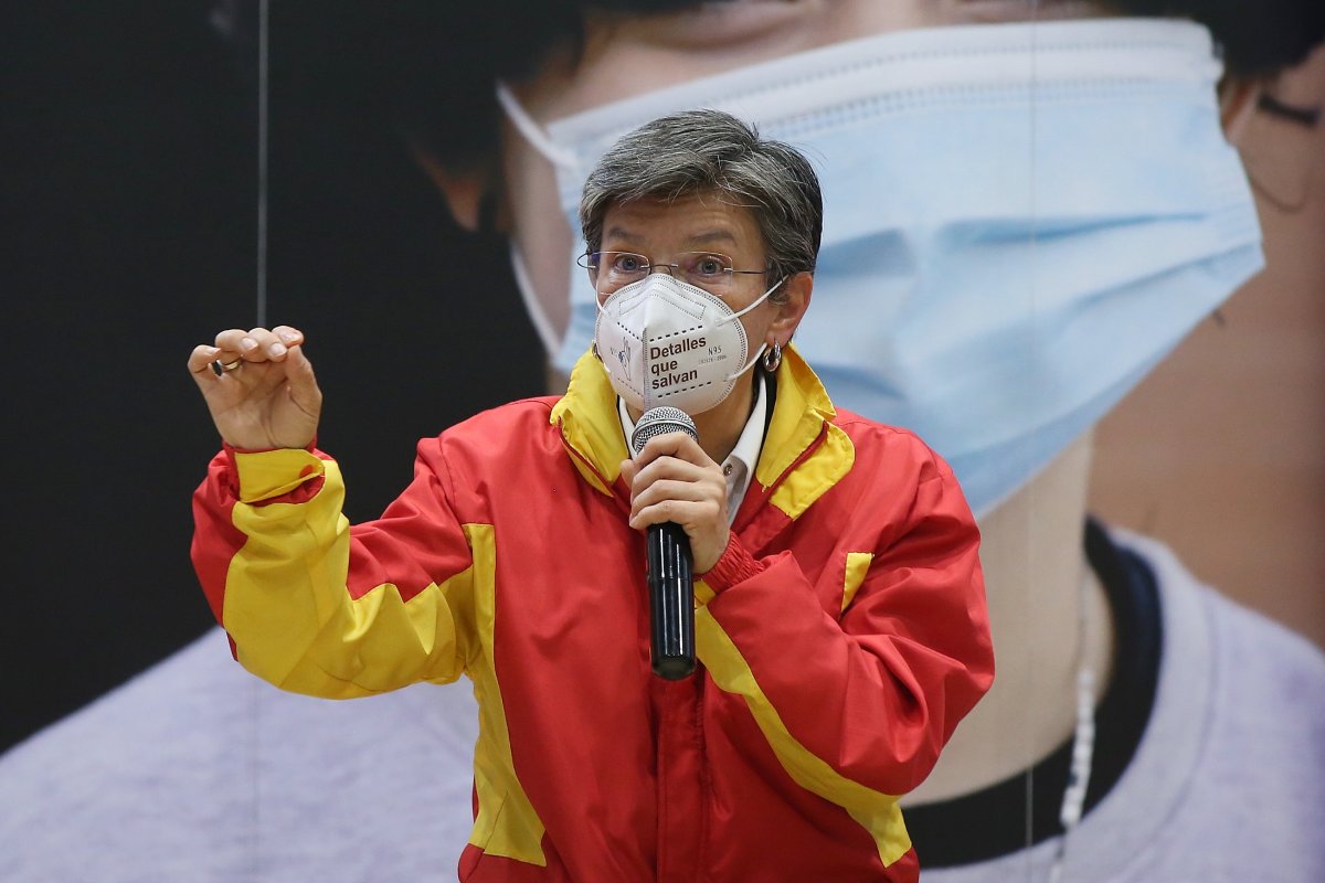 Ofrecen 200 millones de recompensa por responsables de explosión en Ciudad Bolívar 5 Ofrecen 200 millones de recompensa por responsables de explosión en Ciudad Bolívar La Alcaldía de Bogotá y la Policía Metropolitana ofrecieron este domingo una recompensa de hasta 200 millones de pesos a quien entregue información que permita identificar y capturar a los autores de la explosión ocurrida en la noche de este sábado en la localidad de Ciudad Bolívar.
