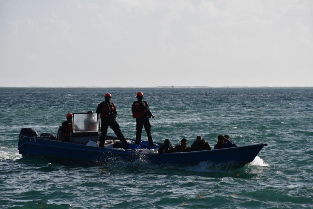 Incautan 3,4 toneladas de cocaína en inmediaciones a San Andrés 1 Incautan 3,4 toneladas de cocaína en inmediaciones a San Andrés La Armada en una operación conjunta, incautó cerca de 3,4 toneladas de clorhidrato de cocaína, que eran transportadas en una embarcación tipo "Go Fast", en inmediaciones a la isla de San Andrés.