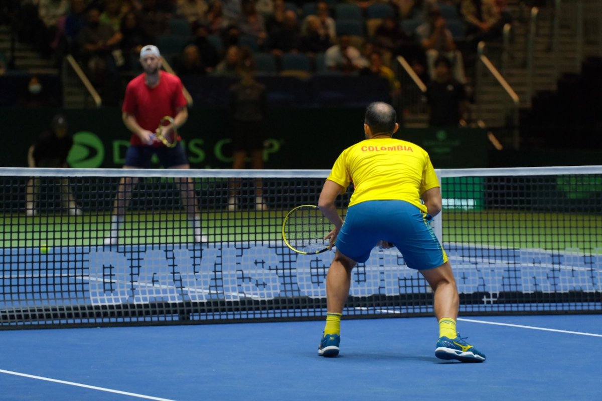 Colombia se queda por fuera de la fase final de la Copa Davis 1 Colombia se queda por fuera de la fase final de la Copa Davis De manera contundente, Estados Unidos de local, venció a Colombia en la serie, 3-0, por la clasificación a la ronda final de la Copa Davis. tras vencer este sábado en dobles al equipo nacional y dejarlo sin opciones.