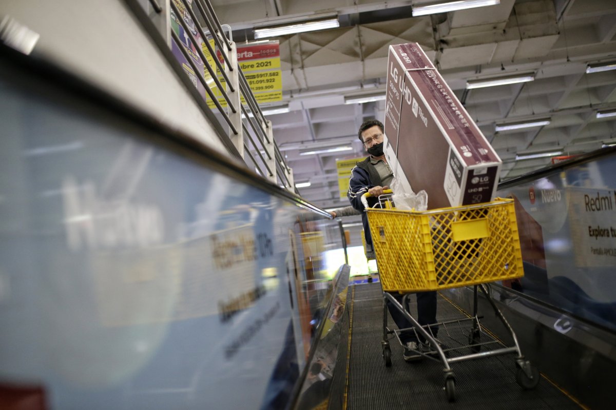 Primer día sin IVA de 2022 deja ventas por $7,6 billones en todo el país 1 Primer día sin IVA de 2022 deja ventas por $7,6 billones en todo el país El Gobierno Nacional informó que, con corte a las 6:00 de la tarde de este viernes, las ventas durante el primer Día sin IVA de 2022 ascienden a los 7,6 billones de pesos.