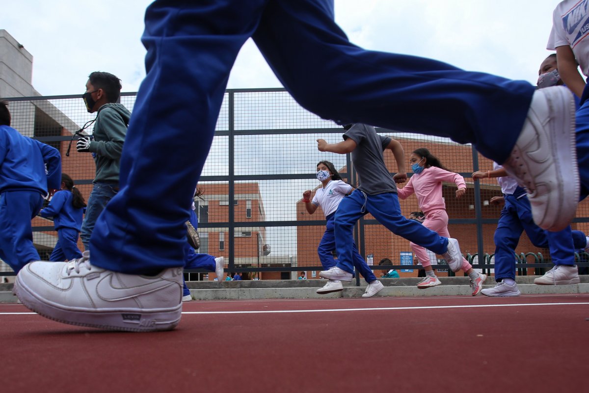 El regreso a clases también afectó la salud mental de la niñez: expertos De acuerdo con el Instituto Colombiano de Neurociencias de Colombia, tras una encuesta a 651 hogares, el 88 % de los niños tiene alguna afectación en la salud mental y el comportamiento, y el 42 % ha visto afectadas sus habilidades académicas en postpandemia.