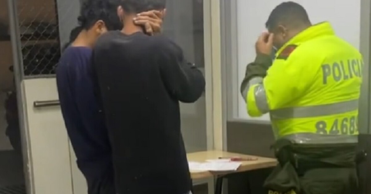 Gabriela fue víctima de abuso y hurto 2 Gabriela fue víctima de abuso y hurto Gabriela Amézquita es una joven de 23 años que el pasado 1 de marzo fue víctima de robo y de tocamientos en su cuerpo por parte de dos sujetos. Aunque los delincuentes fueron capturados, se les imputó únicamente el delito de hurto agravado, lo cual ha despertado la indignación no solo de Gabriela, sino de personas que rechazan que a estos tipos no les imputen el delito de abuso sexual.