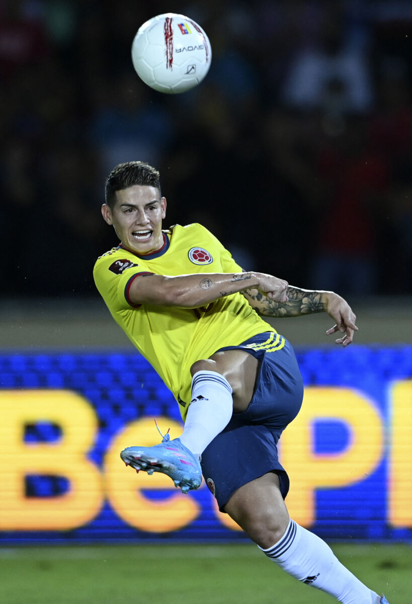 Con gol de penalti de James, la Selección Colombia gana en Venezuela Se acabaron los primeros 45 minutos del partido que la Selección Colombia disputa en el Estadio Cachamay de la ciudad de Guayana, contra Venezuela, y nuestra 'Tricolor' se impone por 0-1 con gol de penalti de James Rodríguez.