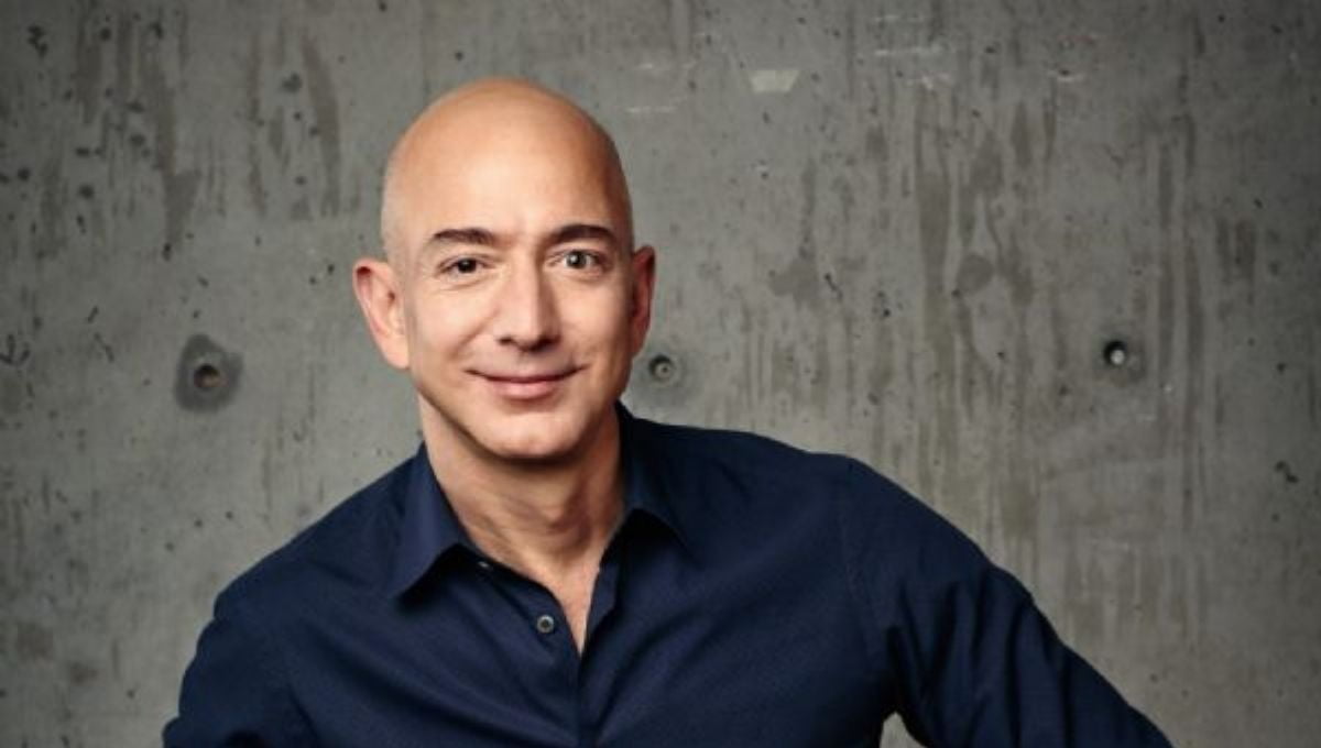 Bezos en Colombia para apoyar temas de conservación del medio ambiente El fundador de Amazon, Jeff Bezos, visita este jueves el Parque Nacional Natural Serranía de Chiribiquete con el presidente de la República, Iván Duque Márquez, para conocer el trabajo que hace Colombia en materia ambiental.