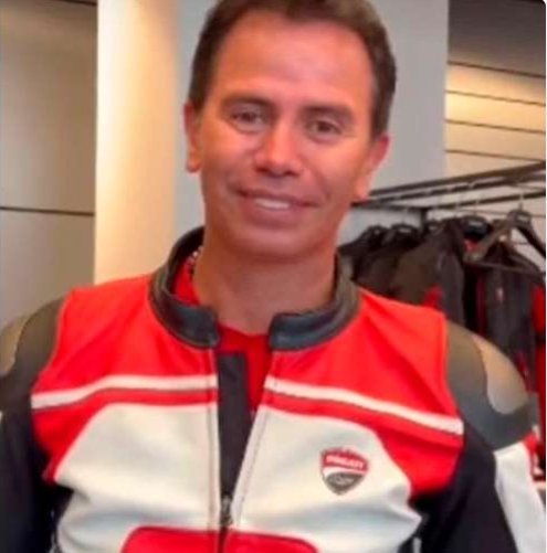 Con tremendo 'tiestazo' Jhonny Rivera estrenó su moto de $120 millones A través de un video Jhonny Rivera contó cómo se accidentó con la costosa moto que se autorregaló de cumpleaños.