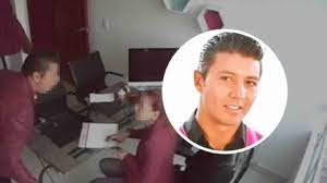 Alerta por producto que comercializa el empresario señalado de acoso laboral No ha pasado mucho tiempo desde que se hizo viral el video del empresario señalado de maltratar a sus empleadas en un call center en Bogotá. Las imágenes mostraban a un sujeto que de forma violenta atacaba verbalmente contra la integridad de sus trabajadoras. Ahora está en un nuevo lío, esta vez por un producto que comercializa.