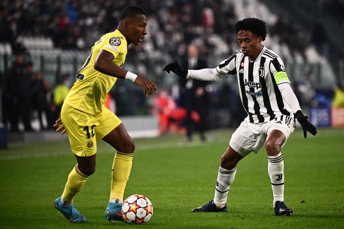¿Se va o se queda? Juan Guillermo Cuadrado sobre su futuro en la Juventus 1 ¿Se va o se queda? Juan Guillermo Cuadrado sobre su futuro en la Juventus Actualmente el jugador de futbol Juan Guillermo Cuadrado se encuentra en un dilema sobre su futuro, ya que su periodo de contratación con el equipo italiano la Juventus, estaría por finalizar el próximo 30 de junio del presente año.