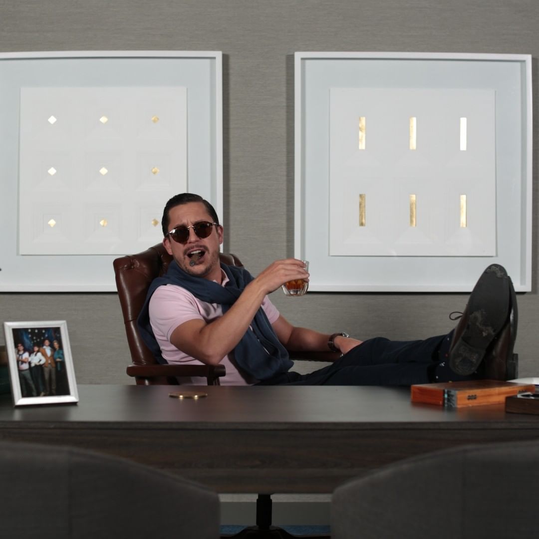 Juanpis presenta nueva miniserie '¿Quiere ser rico?: La universidad de la corrupción El comediante colombiano Alejandro Riaño no para de producir y lanzar nuevo contenido. Ahora, presenta la miniserie '¿Quiere ser rico?: La universidad de la corrupción de Juanpis González', la cual también dirige.
