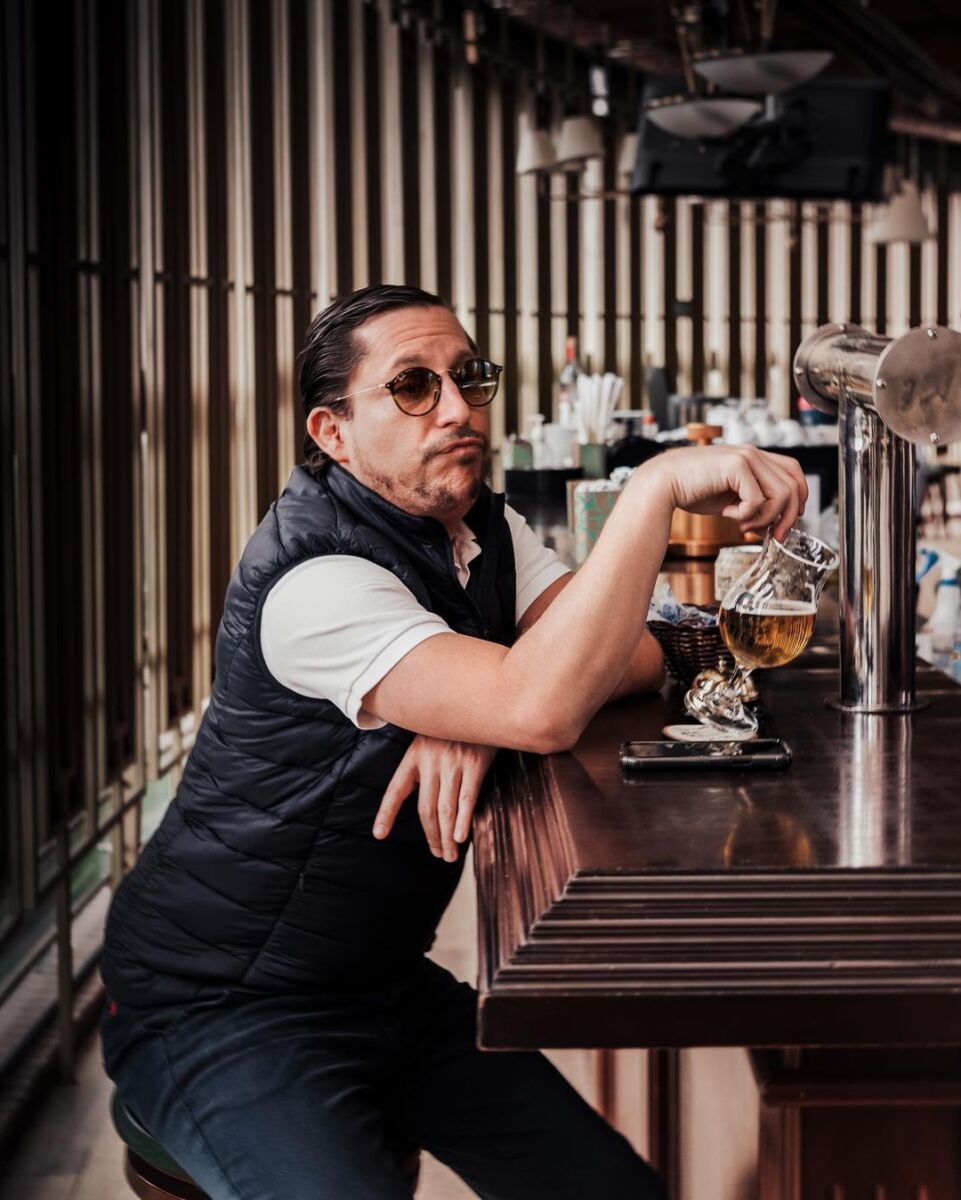 Juanpis presenta nueva miniserie '¿Quiere ser rico?: La universidad de la corrupción 1 Juanpis presenta nueva miniserie '¿Quiere ser rico?: La universidad de la corrupción El comediante colombiano Alejandro Riaño no para de producir y lanzar nuevo contenido. Ahora, presenta la miniserie '¿Quiere ser rico?: La universidad de la corrupción de Juanpis González', la cual también dirige.