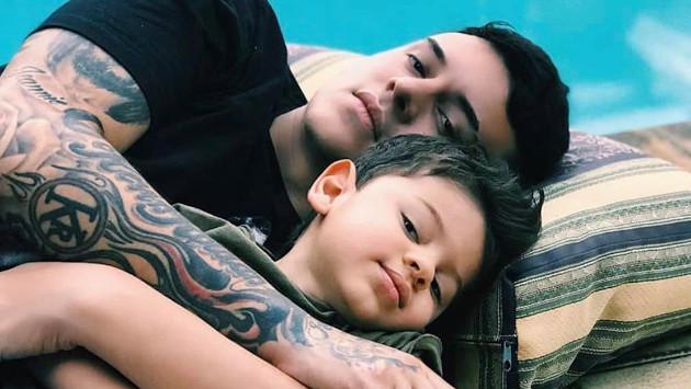 Ex de Kevin Roldán lo boletea por mal padre No es la primera vez que Lina se queja de la poca cercanía de Kevin Roldán con su primogénito; de hecho, en una ocasión lo tildó de 'mal padre'.